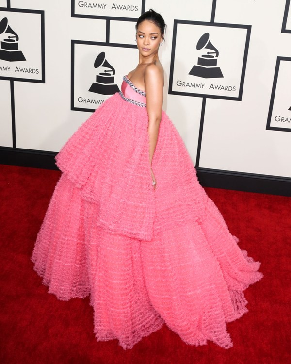 Rihanna a jej šaty na Grammy